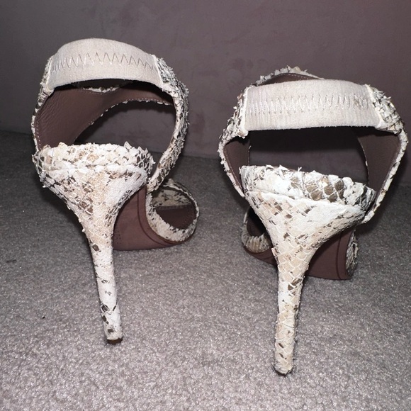 Snake skin looking heels by BCBG Max Azria - Picture 3 of 5
